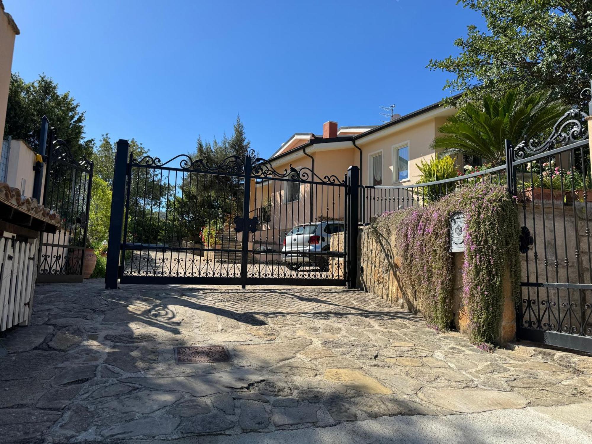 Villa Dei Fiori - Casa Vacanza Капотера Екстериор снимка