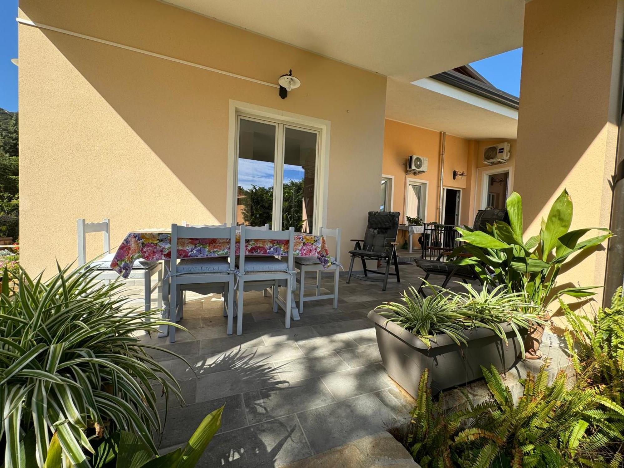 Villa Dei Fiori - Casa Vacanza Капотера Екстериор снимка