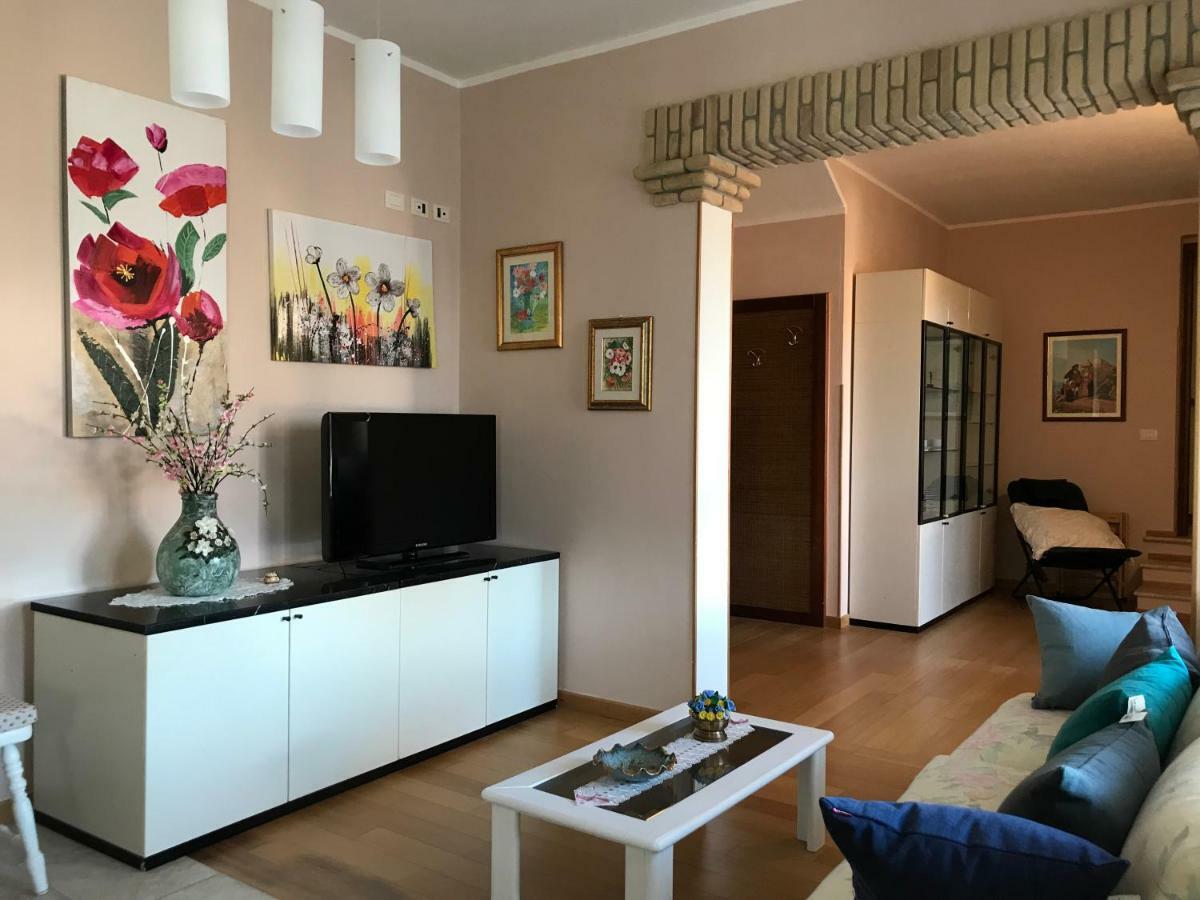 Villa Dei Fiori - Casa Vacanza Капотера Екстериор снимка